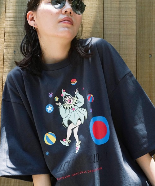 Paragraph（パラグラフ）の「【PARAGRAPH/パラグラフ 】  サークル ロゴ バックプリント Tシャツ LOGO BACK PRINT T-shirt（Tシャツ/カットソー・メンズ・ホワイト/チャコールグレー/グリーン/ブルー/パープル/オフホワイト/ホワイト系その他/その他3/その他6/その他2/その他1/グリーン系その他/グレー系その他/ブルー系その他/その他5/その他/パープル系その他/その他7/ブラック/イエロー/その他4・FREE）」の7枚目の写真