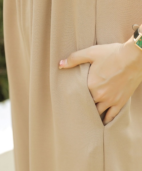 Primazel(プリマゼル)の「ワイドキャミサロペットパンツ(サロペット/オーバーオール・レディース・ブラック/ベージュ・M)」の11枚目の写真