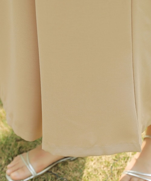 Primazel(プリマゼル)の「ワイドキャミサロペットパンツ(サロペット/オーバーオール・レディース・ブラック/ベージュ・M)」の12枚目の写真