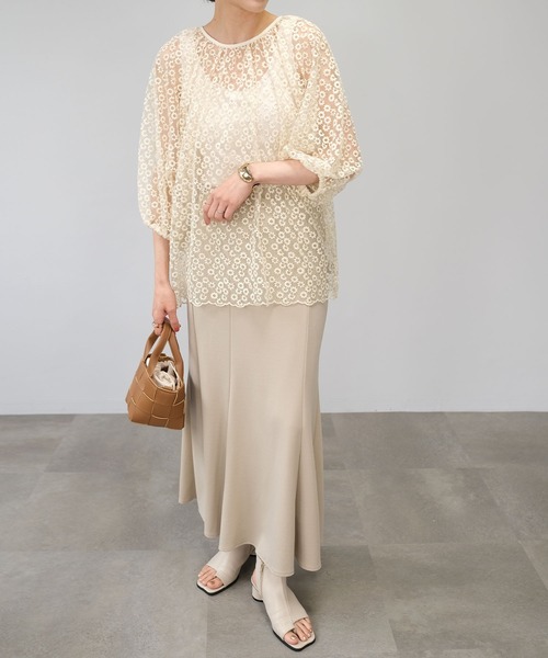 ＡＮＤＪ（アンドジェイ）の「花柄チュールレースボリューム袖トップス（シャツ/ブラウス・レディース・アイボリー・M）」の2枚目の写真