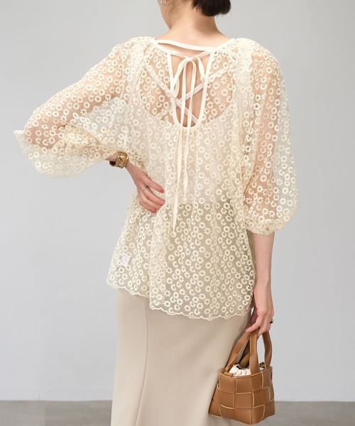 ＡＮＤＪ（アンドジェイ）の「花柄チュールレースボリューム袖トップス（シャツ/ブラウス・レディース・アイボリー・M）」の4枚目の写真