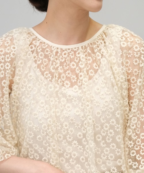 ＡＮＤＪ（アンドジェイ）の「花柄チュールレースボリューム袖トップス（シャツ/ブラウス・レディース・アイボリー・M）」の3枚目の写真
