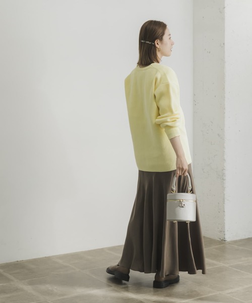 URBAN RESEARCH(アーバンリサーチ)の「ライトニット深Vネックプルオーバー(ニット/セーター・レディース・ブラック/グリーン/ベージュ系その他・FREE)」の15枚目の写真