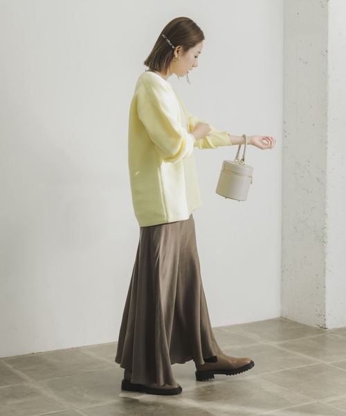 URBAN RESEARCH(アーバンリサーチ)の「ライトニット深Vネックプルオーバー(ニット/セーター・レディース・ブラック/グリーン/ベージュ系その他・FREE)」の16枚目の写真