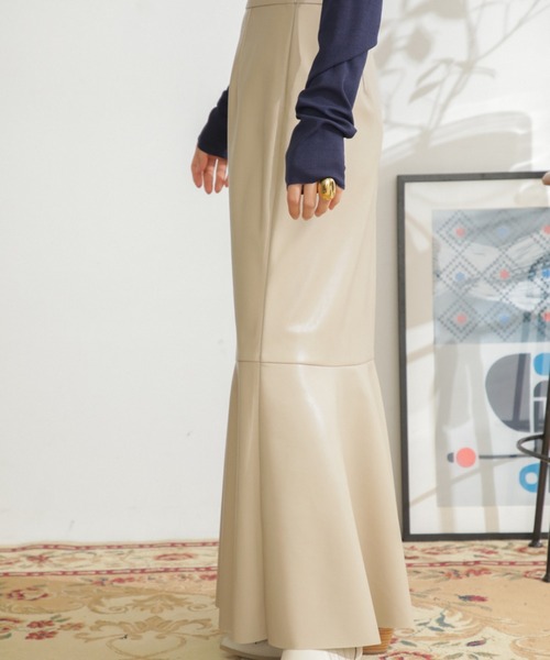 ROSE BUD（ローズバッド）の「フェイクレザーロングスカート（スカート