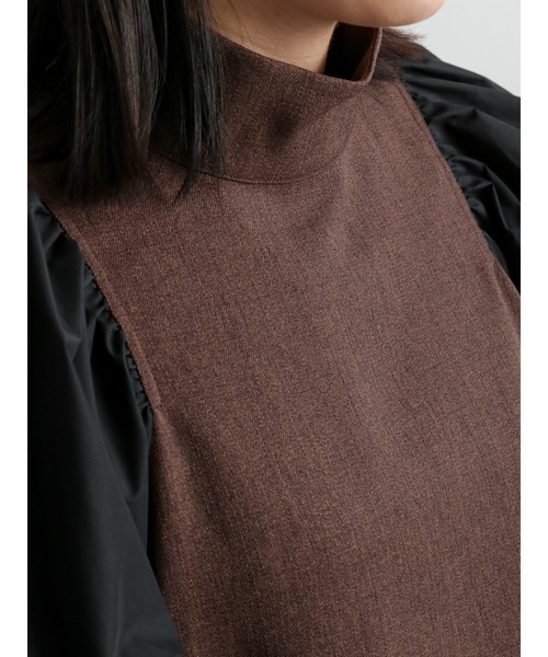 Te chichi CLASSIC（テチチクラシック）の「ハイネック切替ボリュームスリーブワンピース（ワンピース・レディース・ベージュ/ブラウン・ﾌﾘ-）」の17枚目の写真