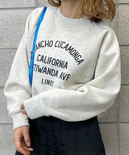 mi via loca(ミヴィアロカ)の「ウラケ裏起毛ラグランプリント入りスウェット(スウェット・レディース・スミクロ/オートミール/グリーン・FREE)」の5枚目の写真