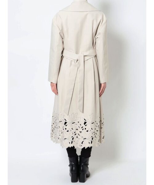 LAGUNAMOON(ラグナムーン)の「カットワークフレアコート(ステンカラーコート・レディース・ブラウン/アイボリー・SMALL/MEDIUM)」の5枚目の写真