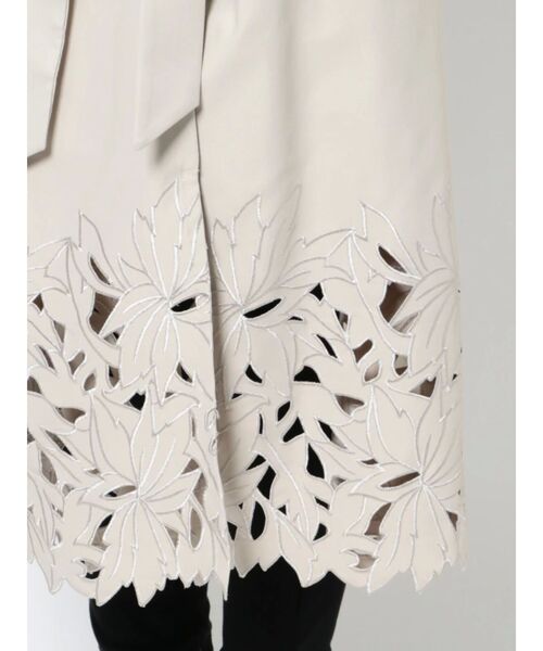 LAGUNAMOON(ラグナムーン)の「カットワークフレアコート(ステンカラーコート・レディース・ブラウン/アイボリー・SMALL/MEDIUM)」の10枚目の写真