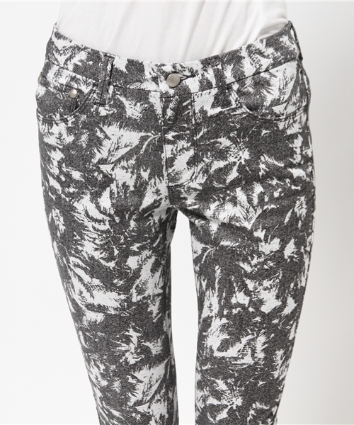 AZUL by moussy（アズールバイマウジー）の「A Perfect Skinny(ヤシ柄)（その他パンツ・レディース・ホワイト系その他/ダークネイビー・SMALL/LARGE/MEDIUM/X-SMALL）」の6枚目の写真