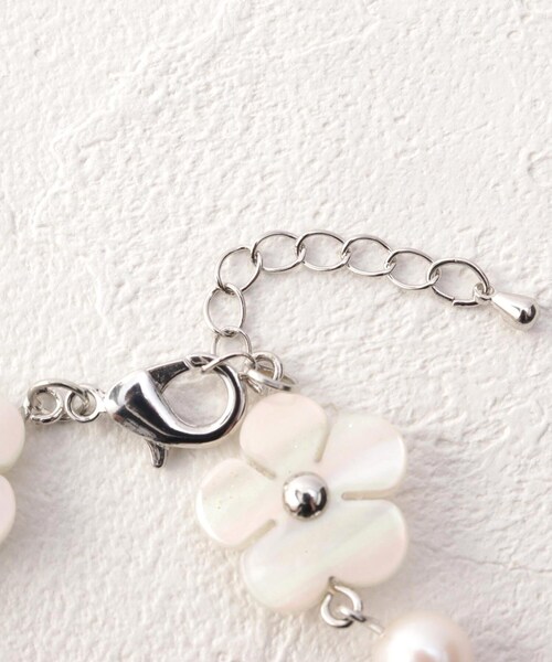 LAURA ASHLEY(ローラアシュレイ)の「淡水パール フラワーブレスレット(ブレスレット・レディース・シルバー・00)」の4枚目の写真