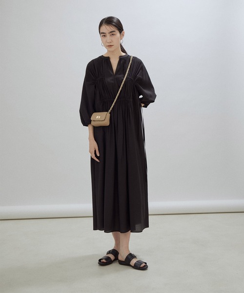 AULENTTI（オウレンティ）の「[ご好評につき追加決定！]【AULENTTI（オーレンティ）】DOLLARO BAG（ショルダーバッグ・レディース・ベージュ/ブラック・FREE）」の4枚目の写真