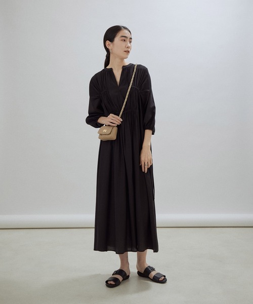 AULENTTI（オウレンティ）の「[ご好評につき追加決定！]【AULENTTI（オーレンティ）】DOLLARO BAG（ショルダーバッグ・レディース・ベージュ/ブラック・FREE）」の5枚目の写真