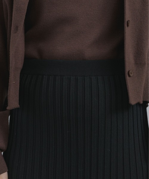 NEUNA（ヌナ）の「【毎日履きたくなるシンプルデザイン。】【ウエストゴムで歩きやすい】ハイウエストシンプルリブニットロングスカート（スカート・レディース・アイボリー/ブラック/ベージュ・SMALL/MEDIUM/LARGE）」の8枚目の写真