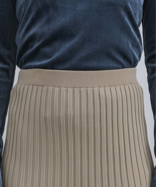 NEUNA（ヌナ）の「【毎日履きたくなるシンプルデザイン。】【ウエストゴムで歩きやすい】ハイウエストシンプルリブニットロングスカート（スカート・レディース・アイボリー/ブラック/ベージュ・SMALL/MEDIUM/LARGE）」の16枚目の写真