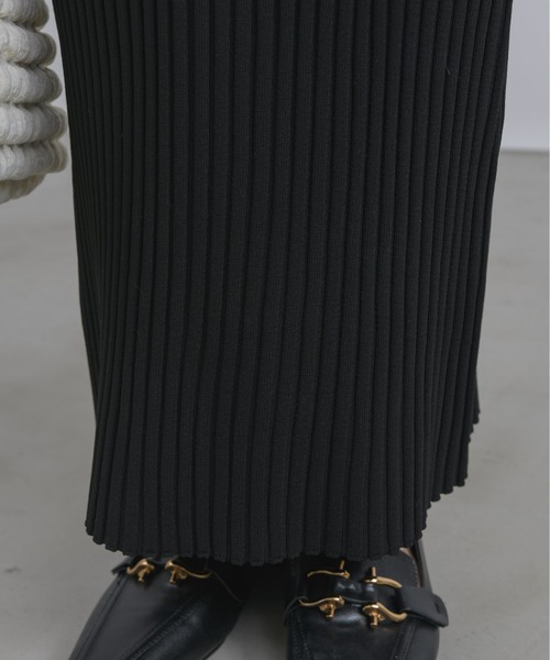 NEUNA（ヌナ）の「【毎日履きたくなるシンプルデザイン。】【ウエストゴムで歩きやすい】ハイウエストシンプルリブニットロングスカート（スカート・レディース・アイボリー/ブラック/ベージュ・SMALL/MEDIUM/LARGE）」の9枚目の写真