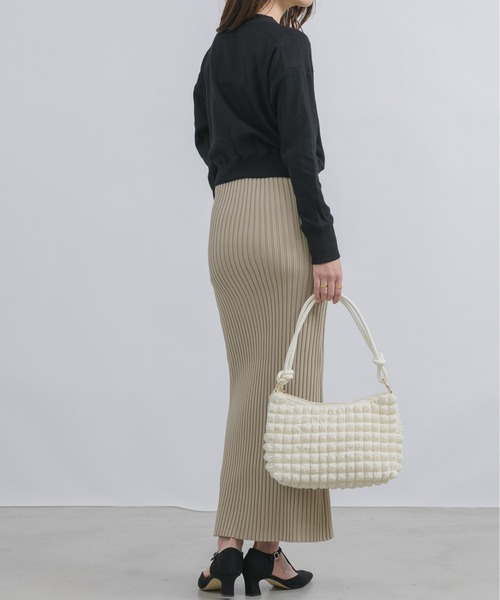 NEUNA（ヌナ）の「【毎日履きたくなるシンプルデザイン。】【ウエストゴムで歩きやすい】ハイウエストシンプルリブニットロングスカート（スカート・レディース・アイボリー/ブラック/ベージュ・SMALL/MEDIUM/LARGE）」の14枚目の写真