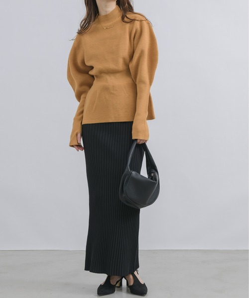 NEUNA（ヌナ）の「【毎日履きたくなるシンプルデザイン。】【ウエストゴムで歩きやすい】ハイウエストシンプルリブニットロングスカート（スカート・レディース・アイボリー/ブラック/ベージュ・SMALL/MEDIUM/LARGE）」の6枚目の写真