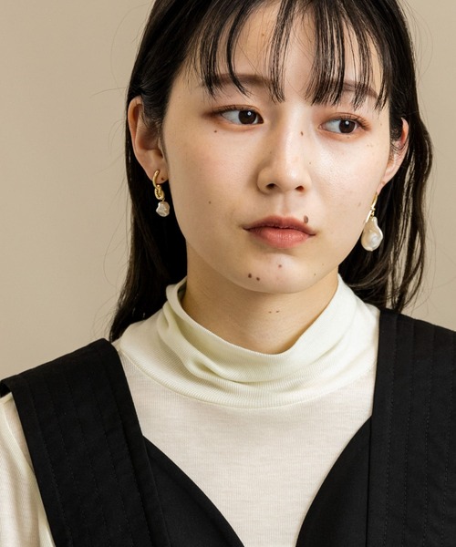 SMELLY(スメリー)の「バロックパールアシメピアス(ピアス(両耳用)・レディース・ゴールド系その他・-)」の7枚目の写真