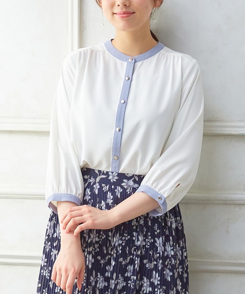 Honeys（ハニーズ）の「バンドカラーブラウス（シャツ/ブラウス・レディース・ミント/ネイビー/グレイッシュベージュ/ホワイト×ブラック/アイボリー/ブラック/ホワイト×ブルー・L/M/S/LL）」の2枚目の写真