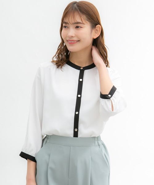 Honeys（ハニーズ）の「バンドカラーブラウス（シャツ/ブラウス・レディース・ミント/ネイビー/グレイッシュベージュ/ホワイト×ブラック/アイボリー/ブラック/ホワイト×ブルー・L/M/S/LL）」の3枚目の写真