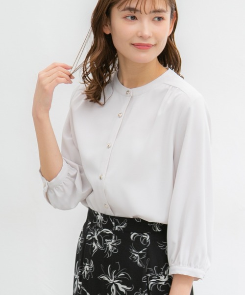 Honeys（ハニーズ）の「バンドカラーブラウス（シャツ/ブラウス・レディース・ミント/ネイビー/グレイッシュベージュ/ホワイト×ブラック/アイボリー/ブラック/ホワイト×ブルー・L/M/S/LL）」の5枚目の写真