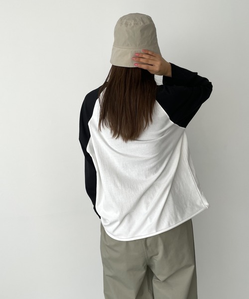 CANAL JEAN（キャナルジーン）の「RED CHOP WORKS(レッドチョップワークス) "kindness"配色ラグランロングTシャツ（Tシャツ/カットソー・レディース・ネイビー/ブラック・ONE SIZE）」の4枚目の写真