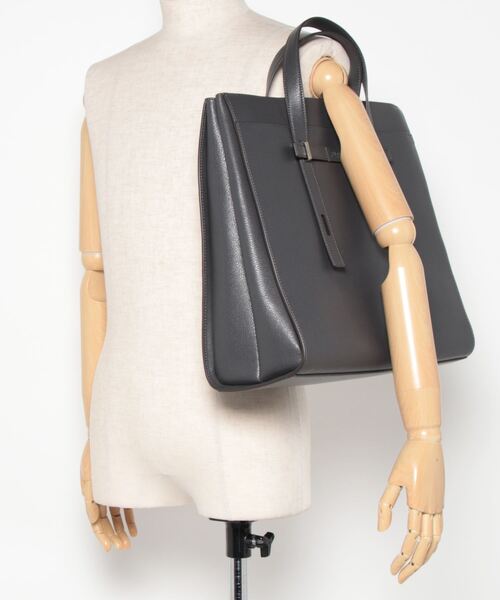 FURLA（フルラ）の「MAN GIOVE L TOTE N/S TRAVEL（トートバッグ・メンズ・チャコールグレー・ONE SIZE）」の3枚目の写真