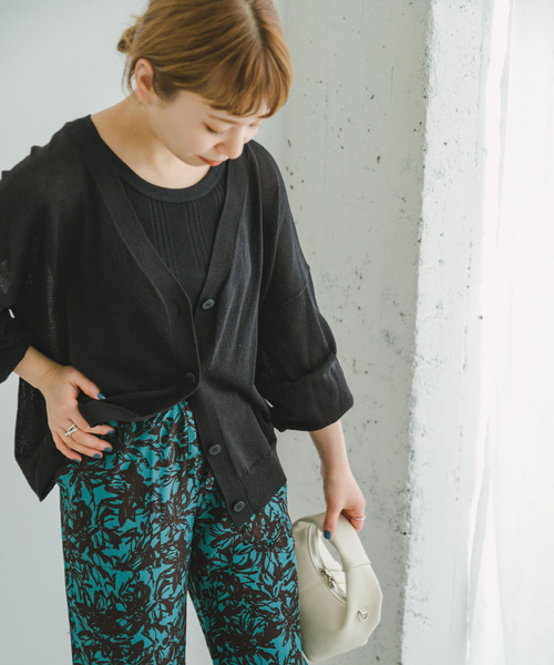 ITEMS URBANRESEARCH（アイテムズ アーバンリサーチ）の「Vネックライトカーディガン（カーディガン/ボレロ・レディース・ベージュ/グリーン/ブラック・FREE）」の2枚目の写真