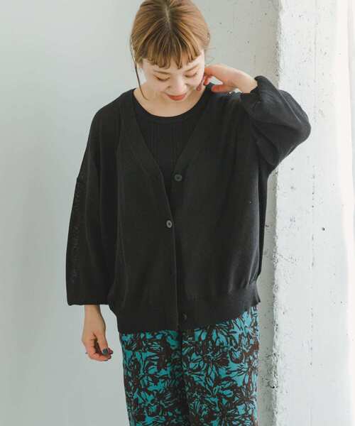 ITEMS URBANRESEARCH（アイテムズ アーバンリサーチ）の「Vネックライトカーディガン（カーディガン/ボレロ・レディース・ベージュ/グリーン/ブラック・FREE）」の17枚目の写真