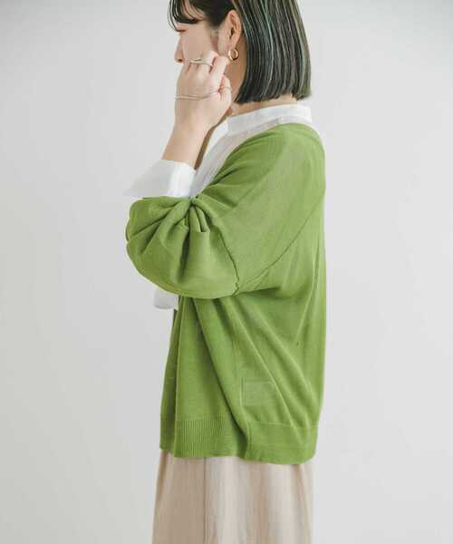 ITEMS URBANRESEARCH（アイテムズ アーバンリサーチ）の「Vネックライトカーディガン（カーディガン/ボレロ・レディース・ベージュ/グリーン/ブラック・FREE）」の10枚目の写真