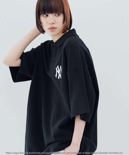 MLB(メジャーリーグベースボール)の「MLB / メジャーリーグベースボール Lulu & Arnie 別注 オーバーサイズ 半袖 ポロシャツ(ポロシャツ・メンズ・その他1/その他2/その他3/ホワイト系その他/ホワイト系その他3/ブラック系その他2/ホワイト系その他2/ブラック系その他3/その他4/ブラック系その他・FREE)」の4枚目の写真