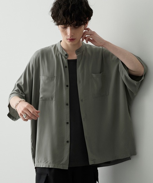 Anchor Smith（アンカー スミス）の「ルーズドルマンレーヨンバンドカラーシャツ（シャツ/ブラウス・メンズ・ブラウン/グリーン/ベージュ/チャコール/ライトグレー/ホワイト/グレイッシュブルー/ブラック/スモークグレー/ダークネイビー・M/L）」の4枚目の写真