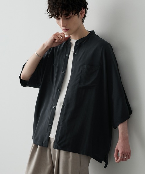 Anchor Smith（アンカー スミス）の「ルーズドルマンレーヨンバンドカラーシャツ（シャツ/ブラウス・メンズ・ブラウン/グリーン/ベージュ/チャコール/ライトグレー/ホワイト/グレイッシュブルー/ブラック/スモークグレー/ダークネイビー・M/L）」の5枚目の写真