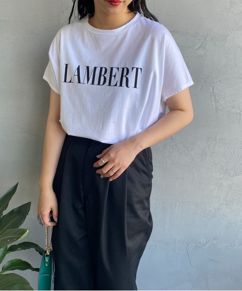 MICA&DEAL（マイカ＆ディール）の「【CLASSY9月号掲載】[MICA&DEAL/マイカアンドディール] 別注 LAMBERT フレンチスリーブロゴプリントTシャツ（Tシャツ/カットソー・レディース・サンドベージュ/チャコール/ホワイト・F）」の11枚目の写真