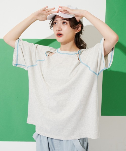 MERLOT(メルロー)の「ステッチカットアウトT(Tシャツ/カットソー・レディース・ホワイト/ブルー/グレー・FREE)」の2枚目の写真