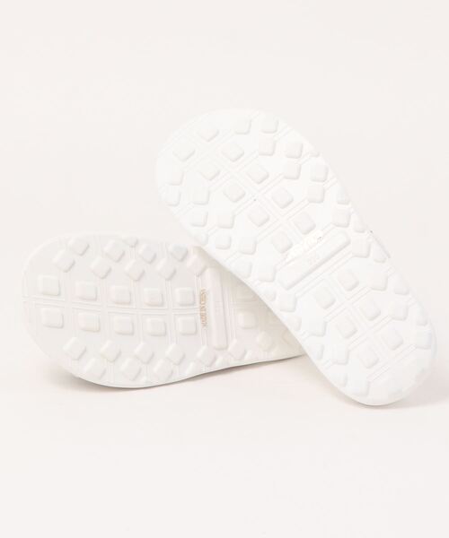 KOBE LETTUCE(コウベレタス)の「厚底ビジューダブルベルトサンダル(サンダル・レディース・ホワイト/クリア/ブラック・M/S/LL/L)」の4枚目の写真