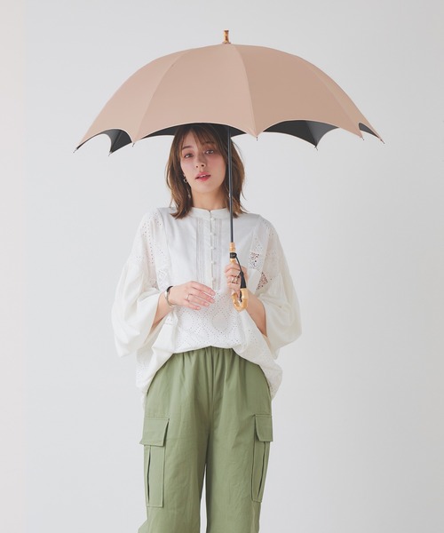 macocca(マコッカ)の「完全遮光 UVカット100% 晴雨兼用 竹手元 タッセル付き 長傘 無地(長傘・レディース・ブラック/オフホワイト/モカ/ピンクベージュ/グレイッシュベージュ・FREE)」の1枚目の写真