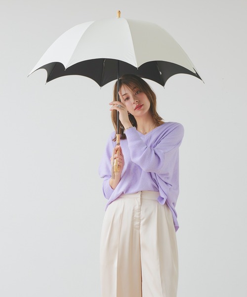 macocca(マコッカ)の「完全遮光 UVカット100% 晴雨兼用 竹手元 タッセル付き 長傘 無地(長傘・レディース・ブラック/オフホワイト/モカ/ピンクベージュ/グレイッシュベージュ・FREE)」の2枚目の写真