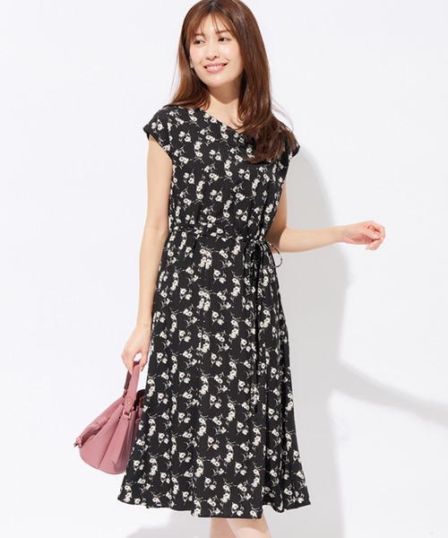 alotta(アロッタ)の「フレンチスリーブ花柄マーメイドワンピース(ワンピース・レディース・ブラック系その他/ホワイト系その他・M/L/LL/3L)」の2枚目の写真