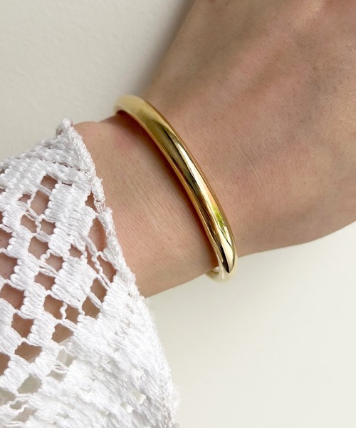 SHENERY（シーナリー）の「【WEB限定】ミニマルフォルムバングル（バングル/リストバンド・レディース・ゴールド/シルバー・FREE）」の6枚目の写真