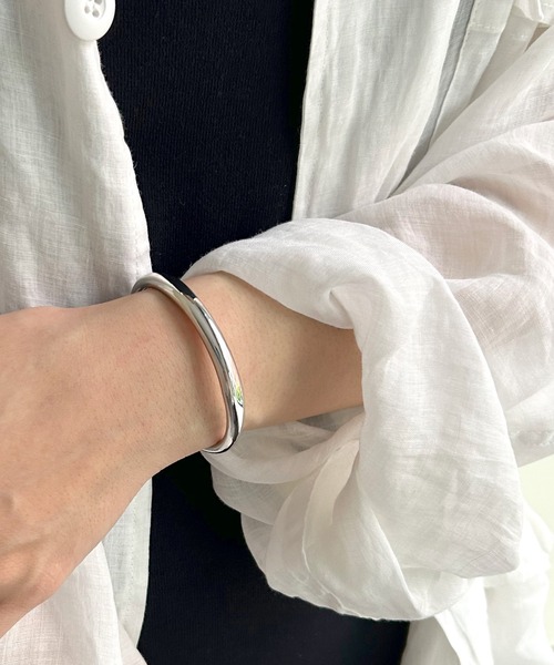 SHENERY（シーナリー）の「【WEB限定】ミニマルフォルムバングル（バングル/リストバンド・レディース・ゴールド/シルバー・FREE）」の3枚目の写真
