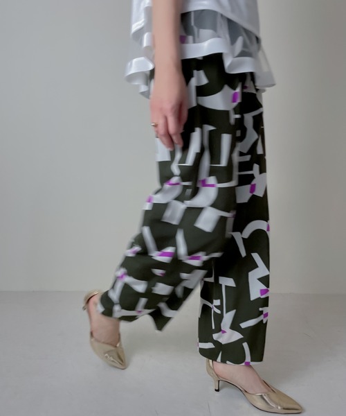 TEVALT（ヴァレット）の「キカプリントパンツ（その他パンツ・レディース・カーキ/ブラック・38）」の4枚目の写真