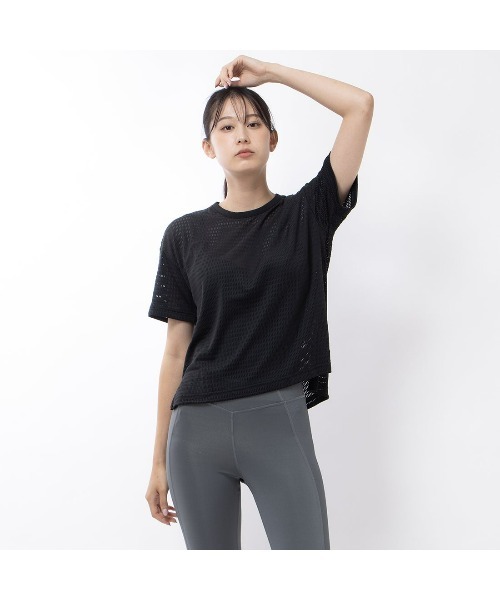 Reebok(リーボック)の「パーフォレイティド Tシャツ / Perforated Tee(Tシャツ/カットソー・レディース・ブラック・MEDIUM/SMALL/X-SMALL/LARGE/X-LARGE)」の2枚目の写真