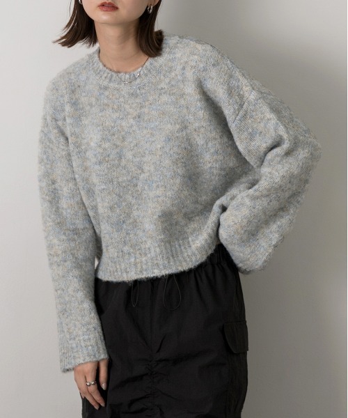 ad thie(アドティエ)の「ブークレー ショートニット(ニット/セーター・レディース・ベージュ/イエロー/チャコール/ブルー/モカ/杢グレー/ピンク・FREE)」の2枚目の写真