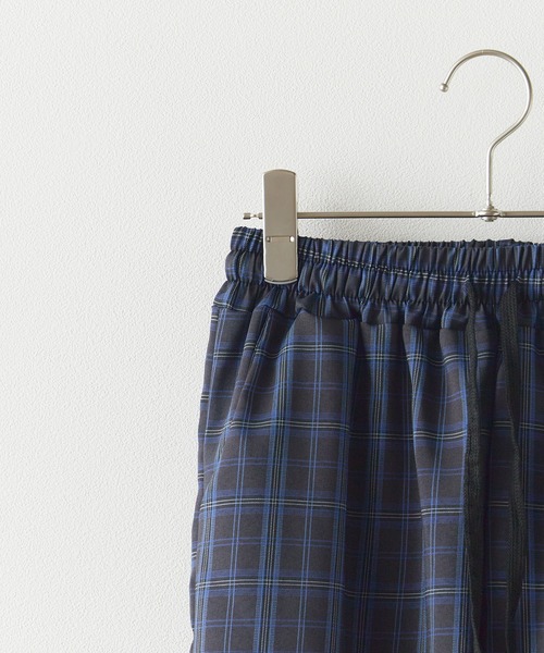 AO2(アオズ)の「Plaid easy pants / チェック柄 イージーパンツ 秋物 秋服 2026年秋冬(その他パンツ・レディース・ブルー・L/XL)」の2枚目の写真