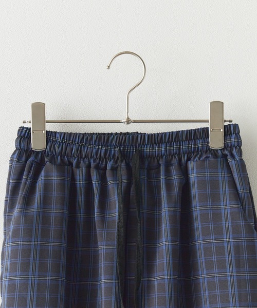 AO2(アオズ)の「Plaid easy pants / チェック柄 イージーパンツ 秋物 秋服 2026年秋冬(その他パンツ・レディース・ブルー・L/XL)」の3枚目の写真