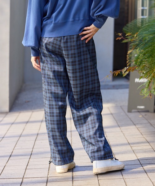 AO2(アオズ)の「Plaid easy pants / チェック柄 イージーパンツ 秋物 秋服 2026年秋冬(その他パンツ・レディース・ブルー・L/XL)」の16枚目の写真