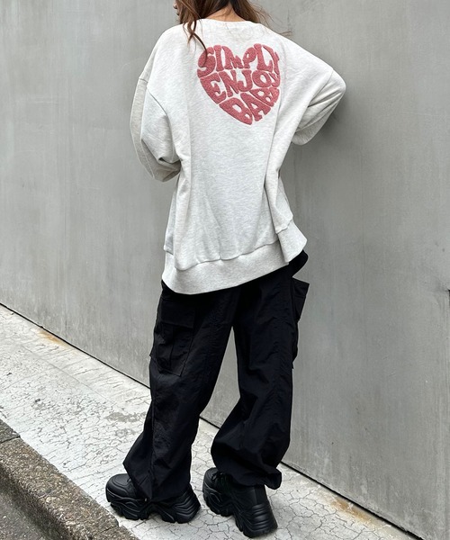 INGNI（イング）の「Backハートロゴサガラ刺しゅうチュニック（スウェット・レディース・チャコールグレー/グレー/オートミール・M）」の18枚目の写真