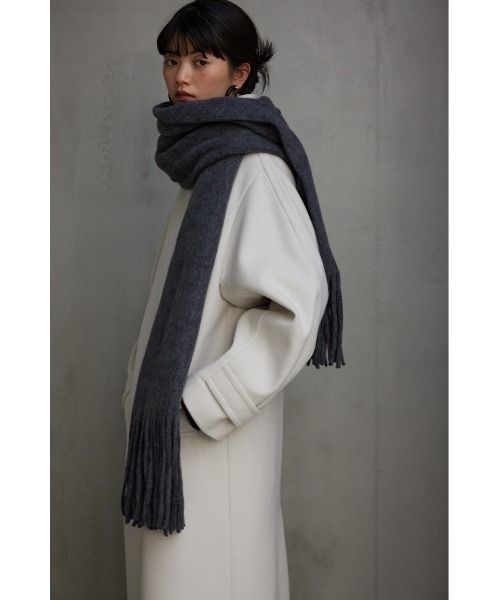 AZUL by moussy（アズールバイマウジー）の「ニットフリンジストール（ストール/ショール・レディース・チャコールグレー/オレンジ/ターコイズブルー/ライトベージュ・FREE）」の9枚目の写真